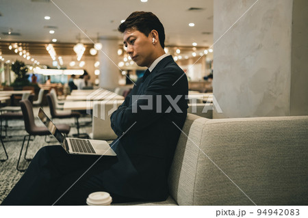 office worker 94942083