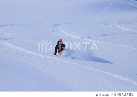 バックカントリースキー 94942489