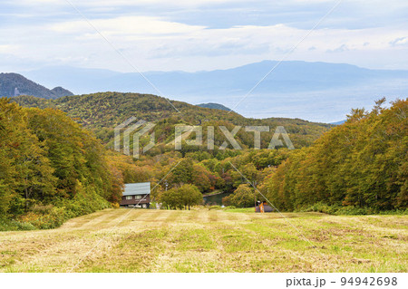 秋のドッコ沼(西蔵王) 紅葉の風景 山形県山形市 秋のドッコ沼(西蔵王) 紅葉の風景 山形県山形市 94942698