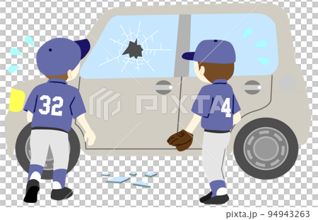 一輛汽車的車窗被孩子的棒球砸碎了 94943263