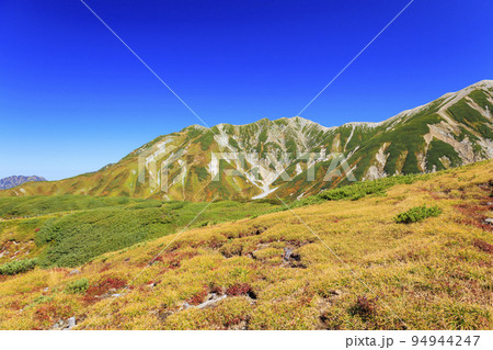 紅葉見頃な立山黒部アルペンルート 室堂平からの立山連峰 紅葉見頃な立山黒部アルペンルート 室堂平からの立山連峰 94944247