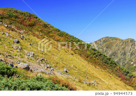 紅葉見頃な立山黒部アルペンルート 室堂平からの立山連峰 紅葉見頃な立山黒部アルペンルート 室堂平からの立山連峰 94944573