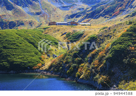紅葉見頃な立山黒部アルペンルート 室堂平からの立山連峰 紅葉見頃な立山黒部アルペンルート 室堂平からの立山連峰 94944588