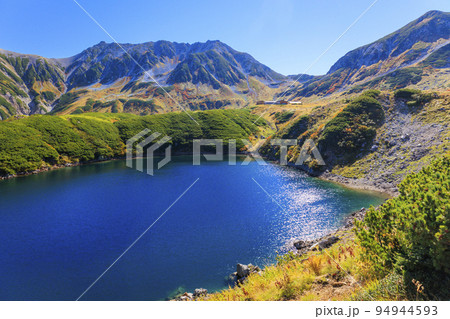 紅葉見頃な立山黒部アルペンルート 室堂平からの立山連峰 紅葉見頃な立山黒部アルペンルート 室堂平からの立山連峰 94944593