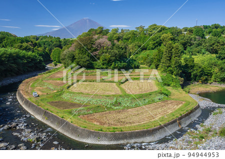 収穫を終えた竹之下の棚田 富士山と棚田の風景 収穫を終えた竹之下の棚田 富士山と棚田の風景 94944953