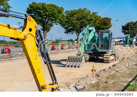 幹線道路の車線を増やす工事 国道17号上武道路 2022.10 e-1 幹線道路の車線を増やす工事 国道17号上武道路 2022.10 e-1 94945095