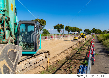 幹線道路の車線を増やす工事 国道17号上武道路 2022.10 h-1 幹線道路の車線を増やす工事 国道17号上武道路 2022.10 h-1 94945110