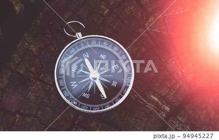 Travel and navigation. Determination of cardinal points by compass. 94945227