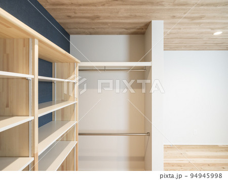 部屋に備え付けの造作収納棚 部屋に備え付けの造作収納棚 94945998