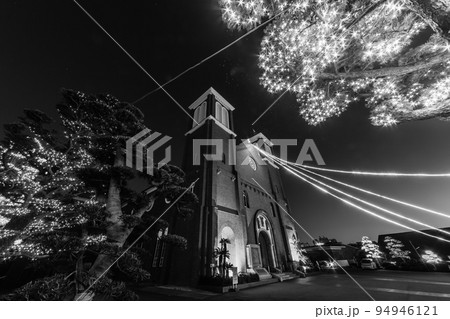 浦上天主堂クリスマスイルミネーション　モノクロ　【長崎市】 94946121