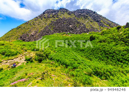 新緑の立岩の峰からの平成新山　【長崎県雲仙市】 94946246