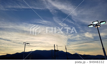 外灯と夕空 外灯と夕空 94946332