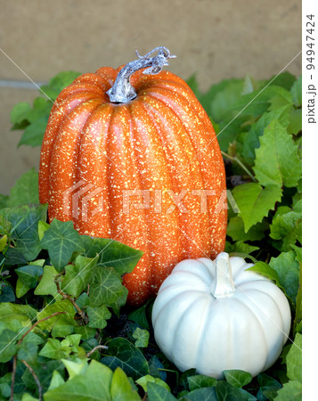 ハロウィンの飾り 94947424