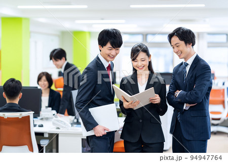 会議　ビジネス　ビジネスマン　オフィス 94947764