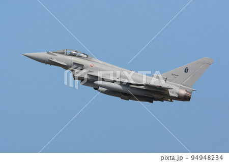 イタリア空軍ユーロファイターEF-2000離陸 94948234