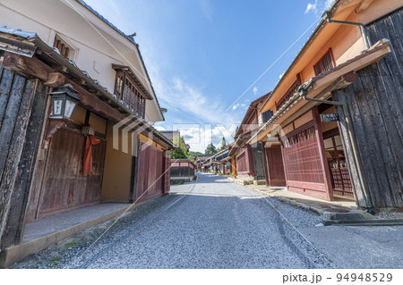 岡山県高梁市 ベンガラで有名な晴天の吹屋の町並み 岡山県高梁市 ベンガラで有名な晴天の吹屋の町並み 94948529