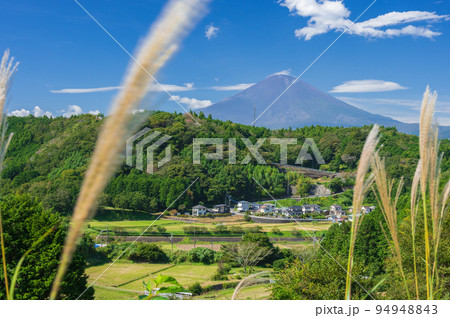 ススキと富士山と村　小山町竹之下の原風景 94948843
