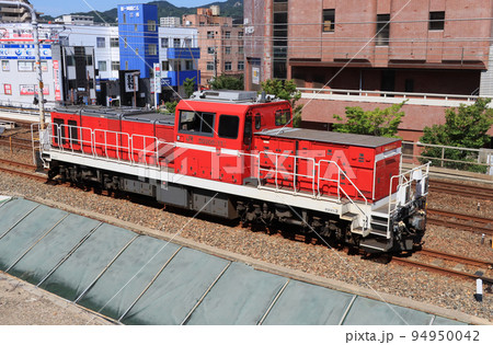 新長田駅を通過するDD200の単機回送 新長田駅を通過するDD200の単機回送 94950042