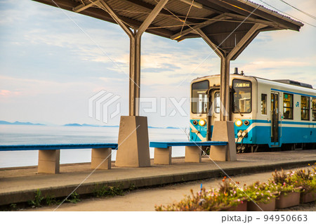 愛媛県 下灘駅の風景 愛媛県 下灘駅の風景 94950663