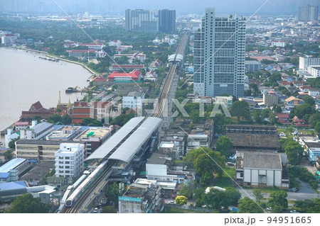 タイ王国バンコク近郊のサムットプラカーン市展望台から見たプラ・サムットチェーディーの眺め タイ王国バンコク近郊のサムットプラカーン市展望台から見たプラ・サムットチェーディーの眺め 94951665