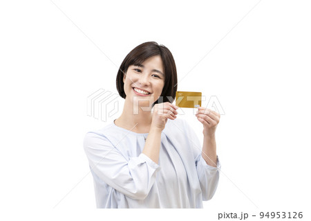 クレジットカードを持つ若い女性 クレジットカードを持つ若い女性 94953126