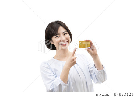 クレジットカードを持つ若い女性 94953129