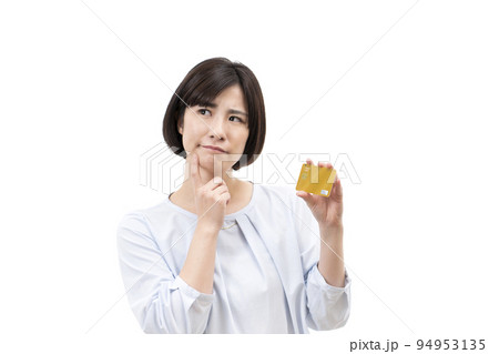 クレジットカードを持つ若い女性 94953135