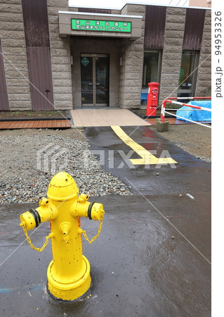 北海道　札幌　丸ポストのある風景（定山渓出張所・定山渓まちづくりセンター） 94953326