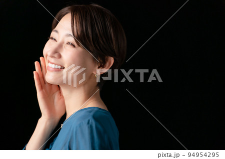 女性　黒バック 94954295