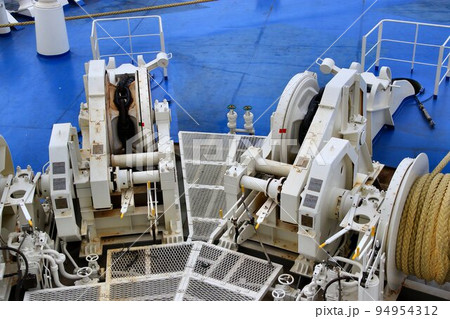 大型フェリーの係留装置…甲板上のアンカーストッパー 94954312