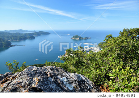 重山見晴台から由良湾・蟻島・小杭漁港を望む 【和歌山県日高郡由良町】 重山見晴台から由良湾・蟻島・小杭漁港を望む 【和歌山県日高郡由良町】 94954991
