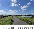 爽やかな青空と川 94955314