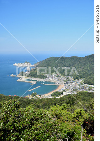 重山山頂近くから白崎半島・大引浜を望む 【和歌山県日高郡由良町】 重山山頂近くから白崎半島・大引浜を望む 【和歌山県日高郡由良町】 94955516