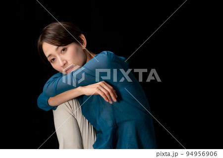 女性　黒バック 94956906