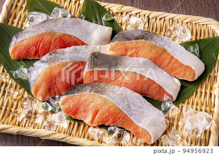 新鮮で美味しい鮭 新鮮で美味しい鮭 94956923