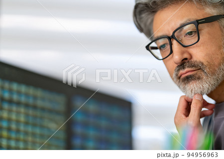 渋い　一級建築士　英国紳士　エレガントな佇まい 94956963