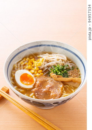 味噌ラーメンを食べる 味噌ラーメンを食べる 94957334