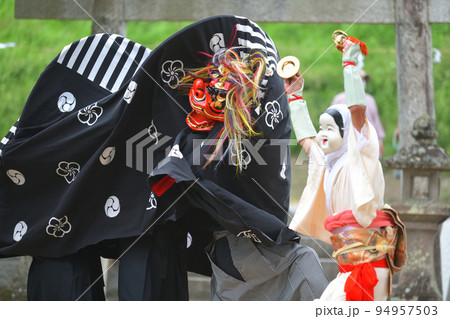 獅子舞とお多福　神戸市無形文化遺産　南僧尾の神楽獅子 94957503