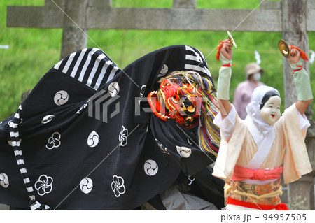 獅子舞とお多福 神戸市無形文化遺産 南僧尾の神楽獅子 獅子舞とお多福 神戸市無形文化遺産 南僧尾の神楽獅子 94957505
