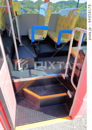 幼稚園バス乗降口　イメージ 94958178