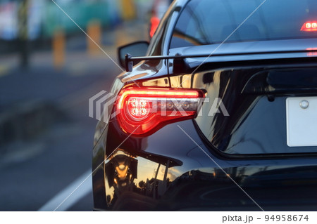 車のテールランプ　イメージ 94958674