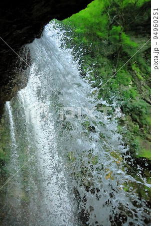 長野県 高山村“雷滝”~裏見の滝~水しぶき 長野県 高山村“雷滝”~裏見の滝~水しぶき 94960251