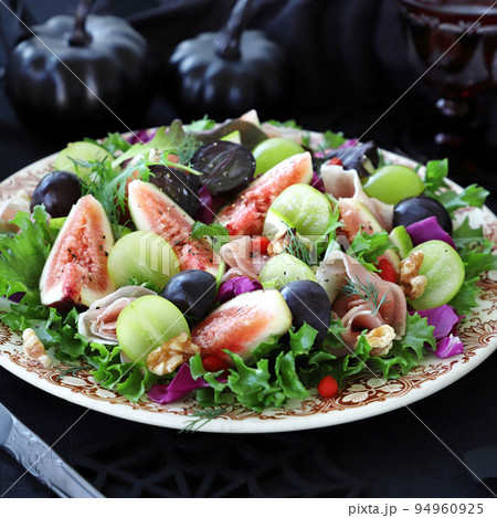 いちじくとぶどうと生ハムのサラダ 生ハムいちじくサラダ 秋のサラダ いちじくとぶどうと生ハムのサラダ 生ハムいちじくサラダ 秋のサラダ 94960925