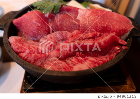 すきやきの肉と鍋 すきやきの肉と鍋 94961215