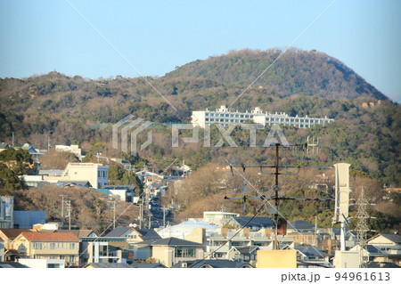 甲山(かぶとやま:兵庫県西宮市)麓(ふもと)の住宅街 甲山(かぶとやま:兵庫県西宮市)麓(ふもと)の住宅街 94961613