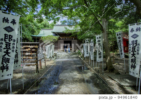 岬にある神社 94961840