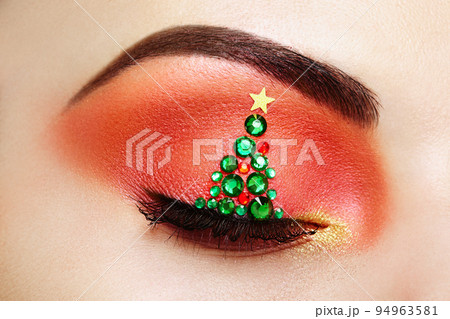 Eye girl makeover christmas tree 94963581