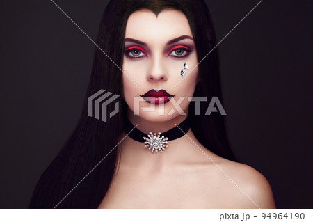 Halloween vampire woman portrait Halloween vampire woman portrait 94964190