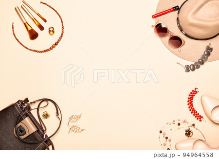 Fashionable Women's Cosmetics and Accessories 94964558