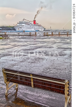 雨上がりの山下公園 94964724